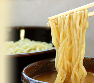 享屋の麺